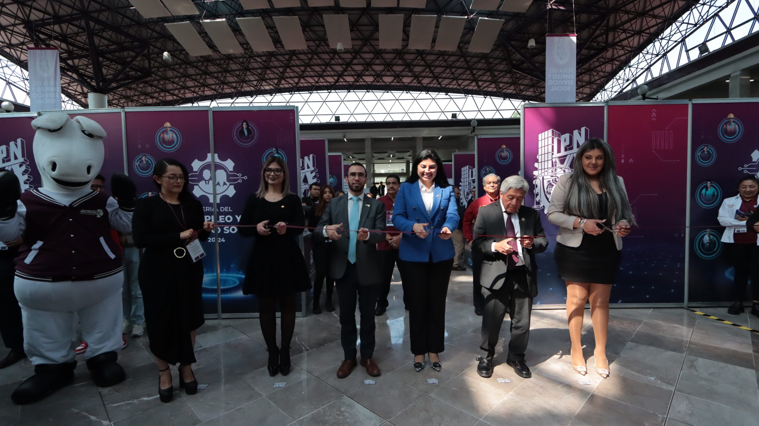 Inauguración de la Feria de Empleo y Servicio Social